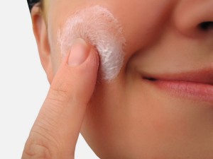 كيف تحافظين على بشرتك صحية في هذا العمر 