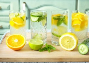 تخلص من انتفاخ الكرش و الشحوم و نظف جسمك من السموم مع الخيار و الليمون