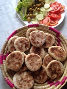 طريقة عمل البطبوط او الخبز  المغربي بالصور