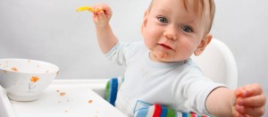 طفلك يرمي طعامه على الارض اليك الحل 