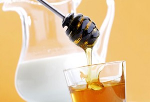 قناع الحليب والعسل للشعر التالف