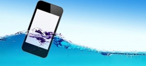 ماذا تفعل عندما يسقط هاتفك المحمول  في الماء؟