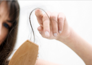 وصفة سحرية للتخلص من مشكل  تساقط الشعر 