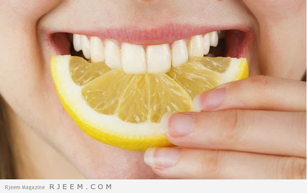 وصفة عصير الليمون لتبييض الأسنان