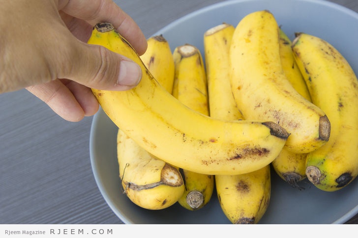 6 وصفات باستخدام قشور الموز لازالة حب الشباب