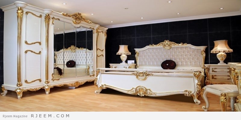 غرف نوم باللون الابيض والذهبي