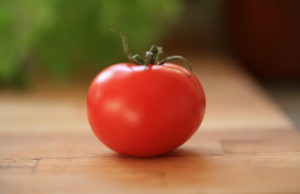 زيادة حجم الصدر بالطماطم