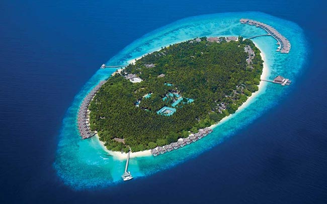 كم عدد سكان جزر المالديف