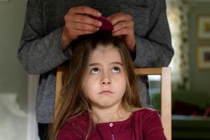 طرق تغذية شعر الاطفال