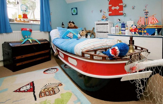 سرير على شكل سفينة