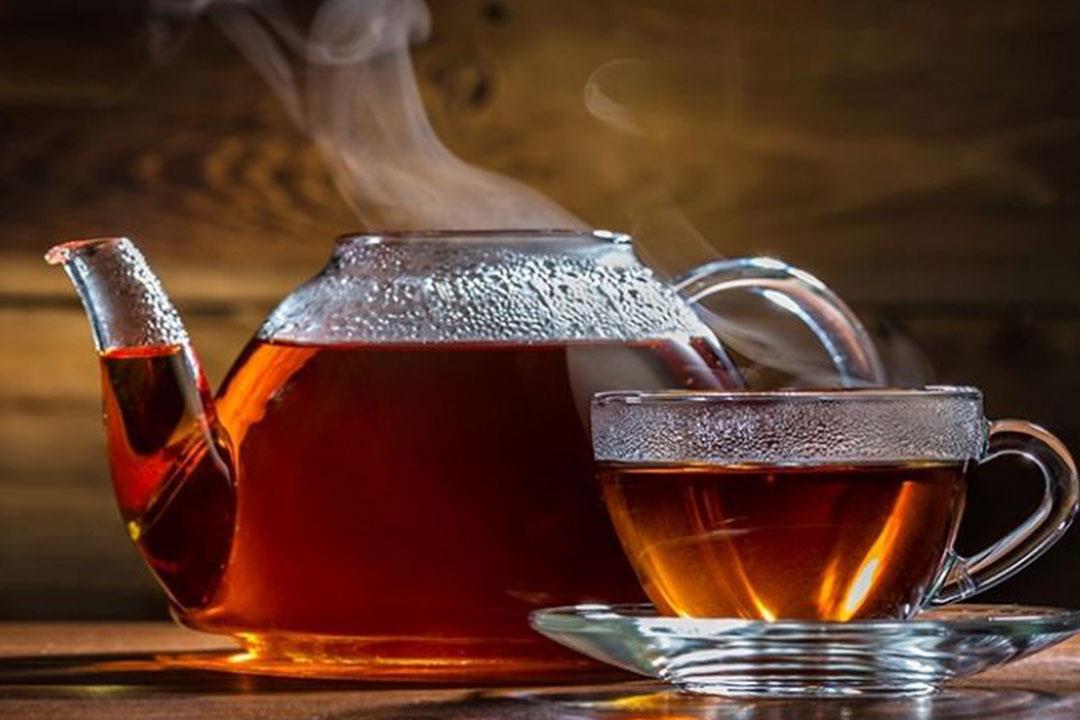اضرار شرب الشاي الساخن جداً ،، احذريها