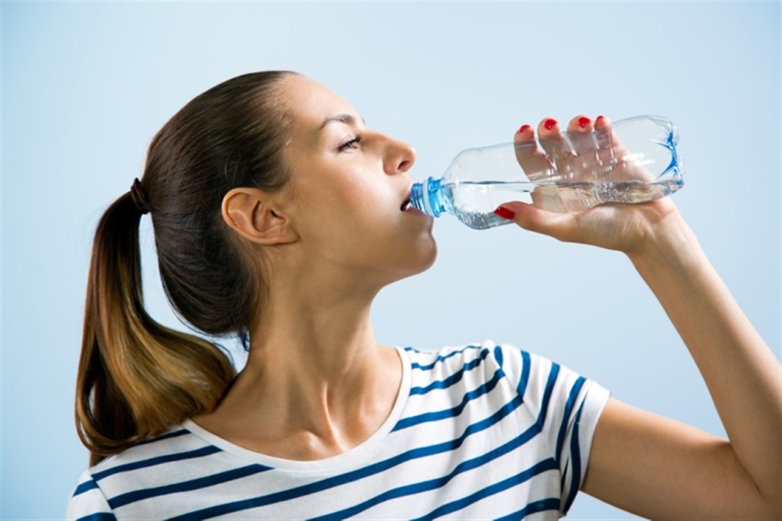 فوائد شرب الماء على الريق لصحة الجسم