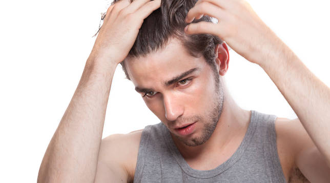 اسباب تساقط الشعر عند الرجال في سن مبكر