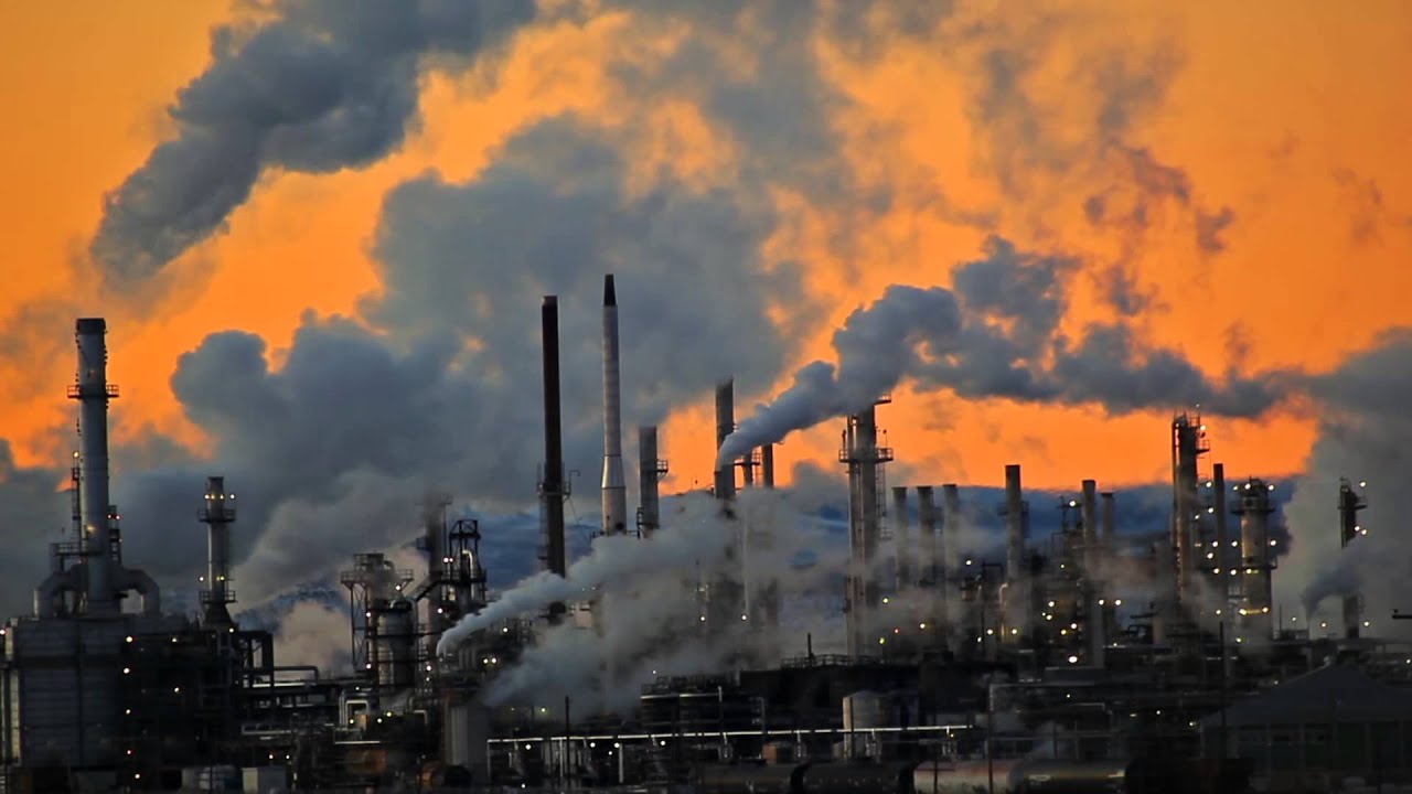 دخان المصانع الملوث للبيئة