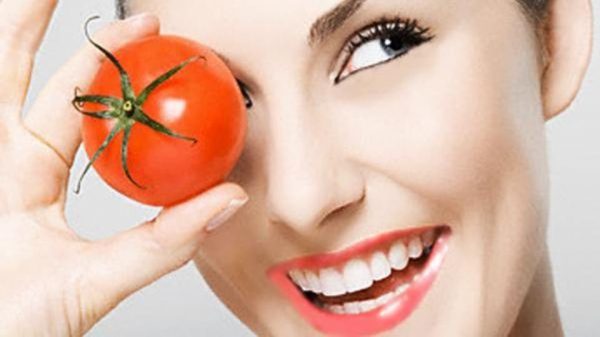 الطماطم لعلاج الهالات السوداء