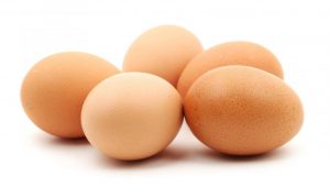 البيض لازالة البقع الداكنة و النمش من الوجه