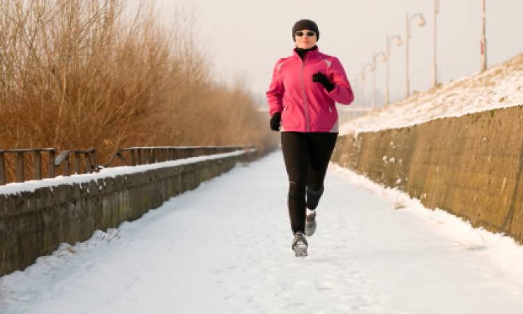 فوائد المشي في فصل الشتاء