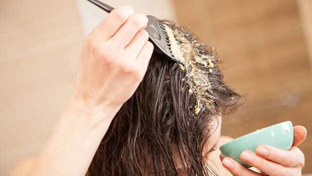 وصفات سهلة لمعالجة مشكلة تساقط الشعر بشكل سريع