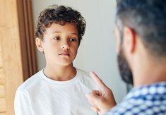 كيف يمكن التعامل مع الطفل الكاذب وتشجيعه على الصدق