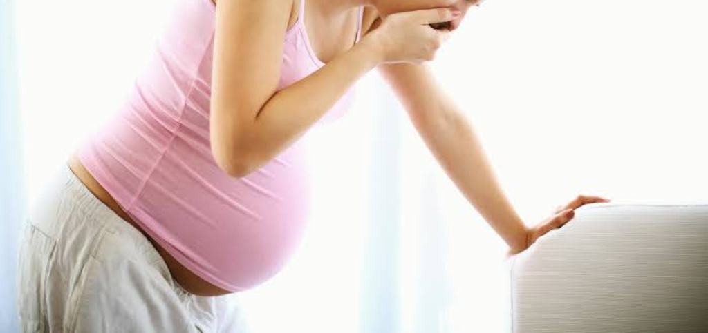 فالغثيان يبدأ في بداية شهور الحمل 