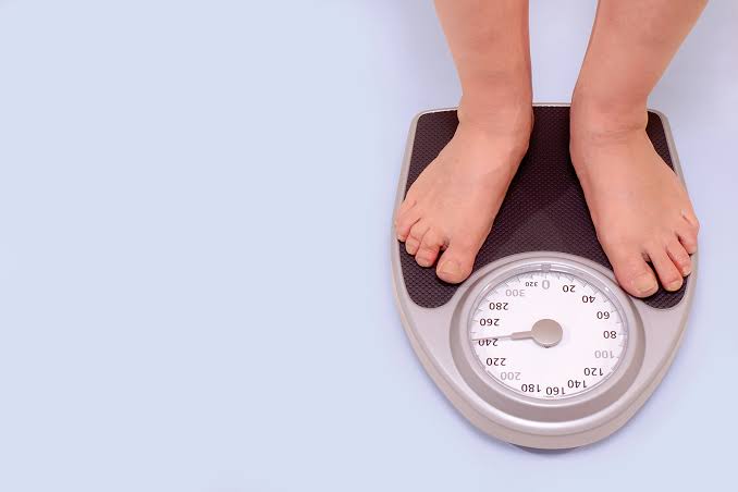 انقاص الوزن يعد أحد علاجات حل مشكلة ضعف الإنتصاب