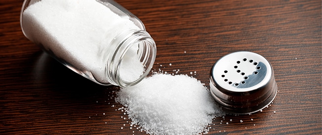 حيل سهلة للتخلص من الملح الزائد في الطعام